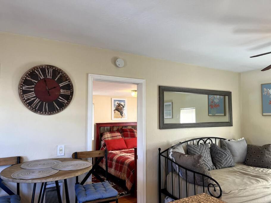 Cheerful Pet-Friendly Bungalow Right In Town Montrose Εξωτερικό φωτογραφία