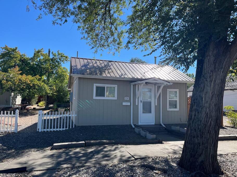 Cheerful Pet-Friendly Bungalow Right In Town Montrose Εξωτερικό φωτογραφία